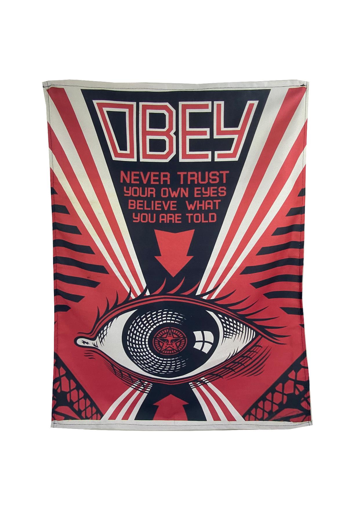 Obey Desenli Duvar Halısı 